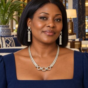 Parure Alliance en argent 925 — Porté · mise en scène au Sénégal (mise en scène générée par IA)