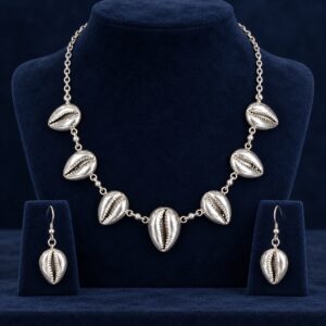 Parure Cauris en argent 925 — Vue studio · parure complète (mise en scène générée par IA)